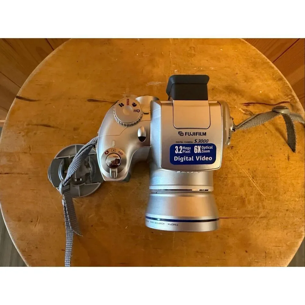 Fujifilm FinePix S Series S3000 3.2MP Digital Camera Silver/Case (6717)